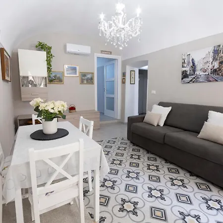 Menotti House Apartment *