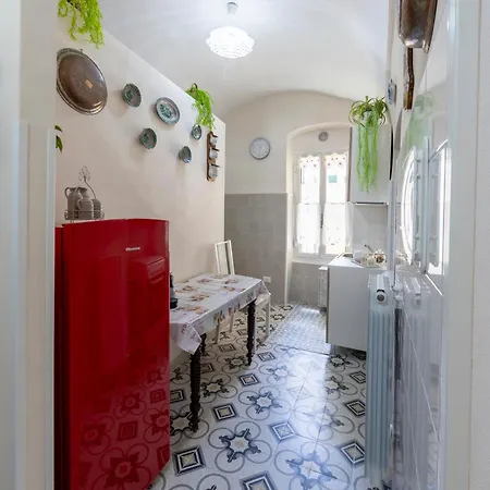Menotti House