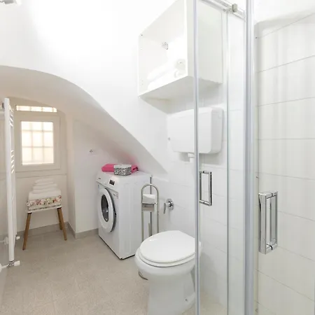 Apartment Menotti House